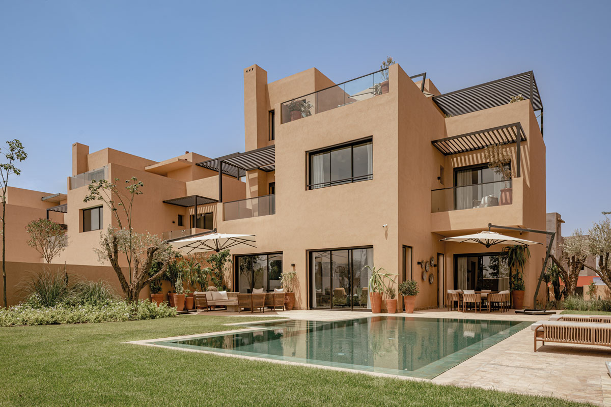 Marrakech al maaden collection les villas Salon exterieur focus piscine gazon